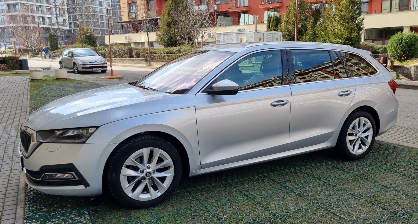 Skoda Octavia 1.5 tsi DSG mild hybrid - изображение 7