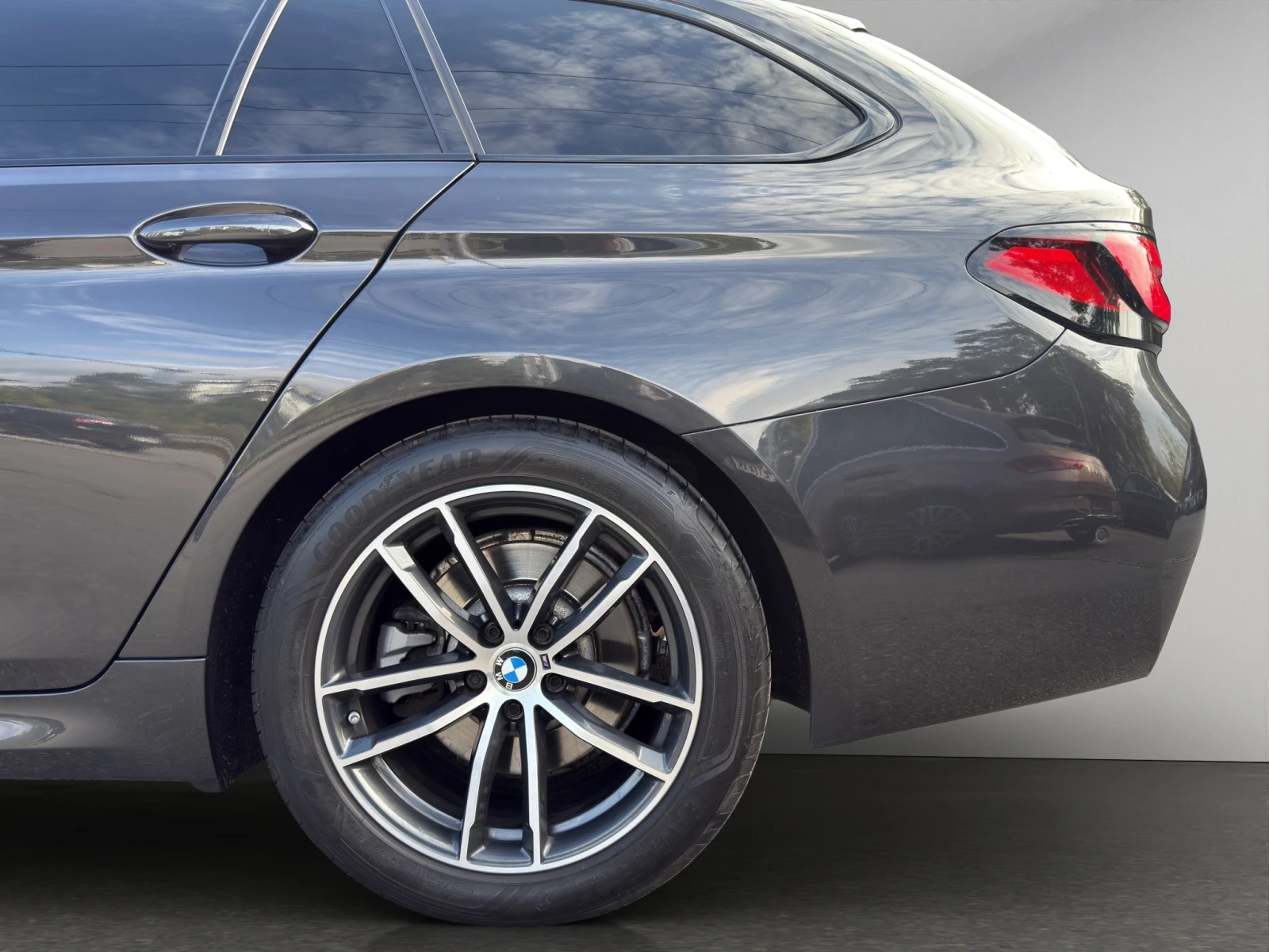 BMW 520 xDrive/ LCI M Package Facelift | Mobile.bg   16