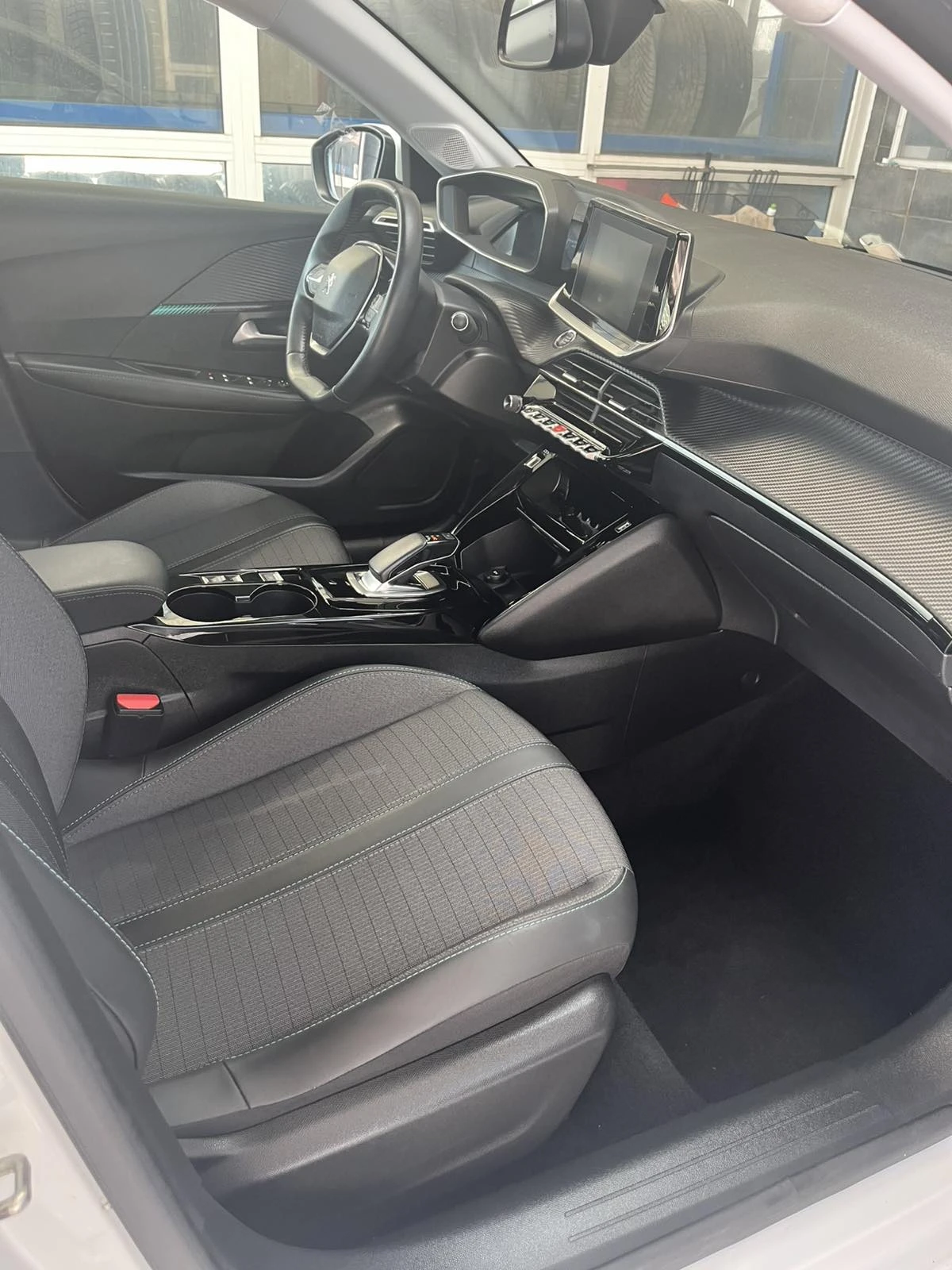Peugeot 208  - изображение 9