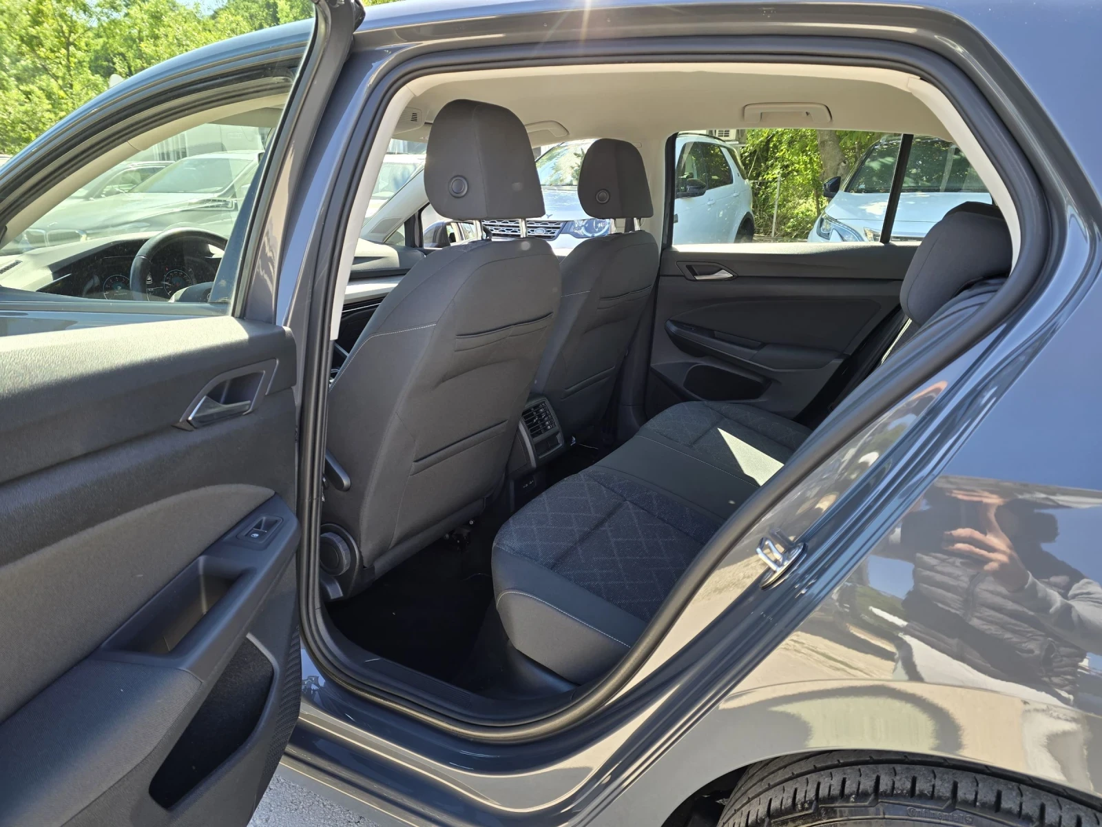 VW Golf 1.0ETSI LIFE 110к.с DSG, снимка 11 - Автомобили и джипове - 52663959