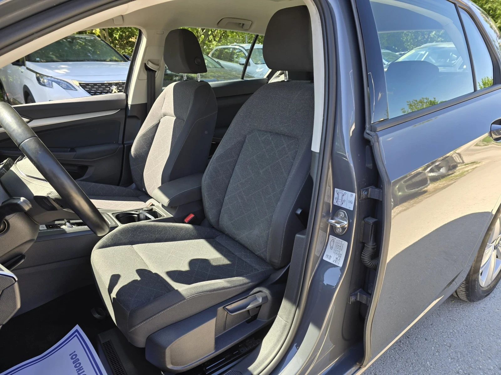 VW Golf 1.0ETSI LIFE 110к.с DSG, снимка 9 - Автомобили и джипове - 52663959