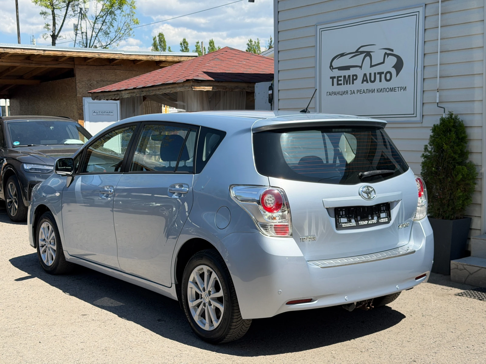 Toyota Verso 1.8i* СЪС СЕРВИЗНА КНИЖКА С ПЪЛНА ИСТОРИЯ В TOYOTA, снимка 5 - Автомобили и джипове - 54450753