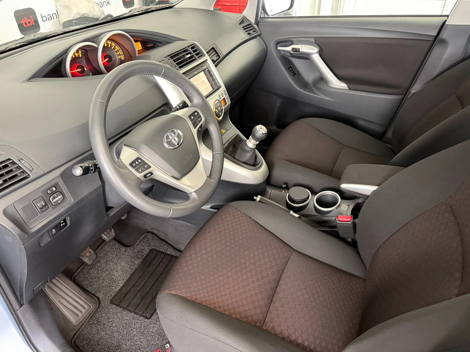 Toyota Verso 1.8i* СЪС СЕРВИЗНА КНИЖКА С ПЪЛНА ИСТОРИЯ В TOYOTA, снимка 6 - Автомобили и джипове - 54450753
