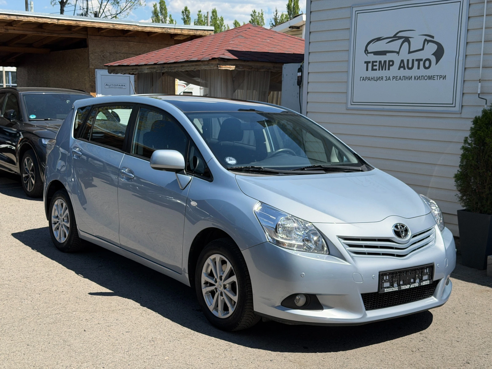 Toyota Verso 1.8i* СЪС СЕРВИЗНА КНИЖКА С ПЪЛНА ИСТОРИЯ В TOYOTA, снимка 3 - Автомобили и джипове - 54450753