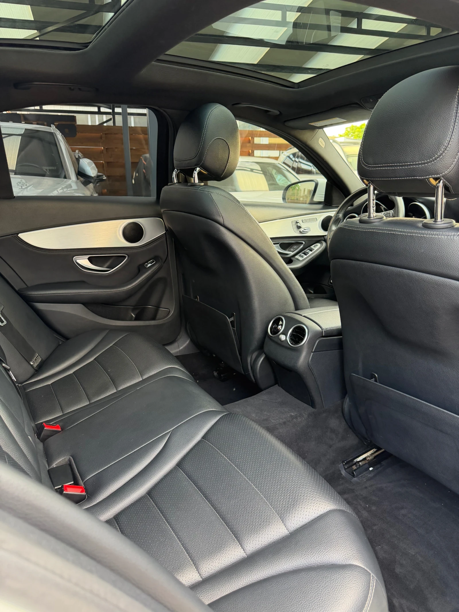 Mercedes-Benz C 300 AMG 4-matik, снимка 7 - Автомобили и джипове - 54795192