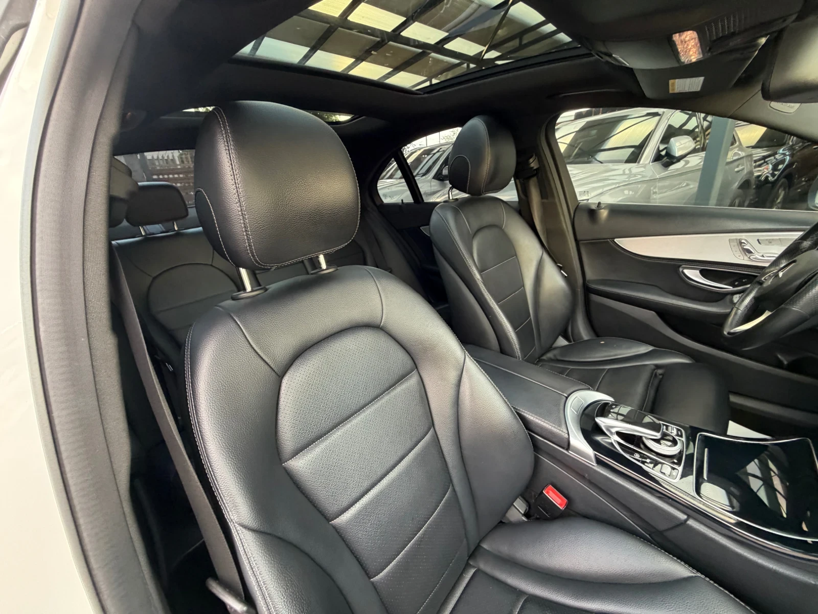 Mercedes-Benz C 300 AMG 4-matik, снимка 10 - Автомобили и джипове - 54795192