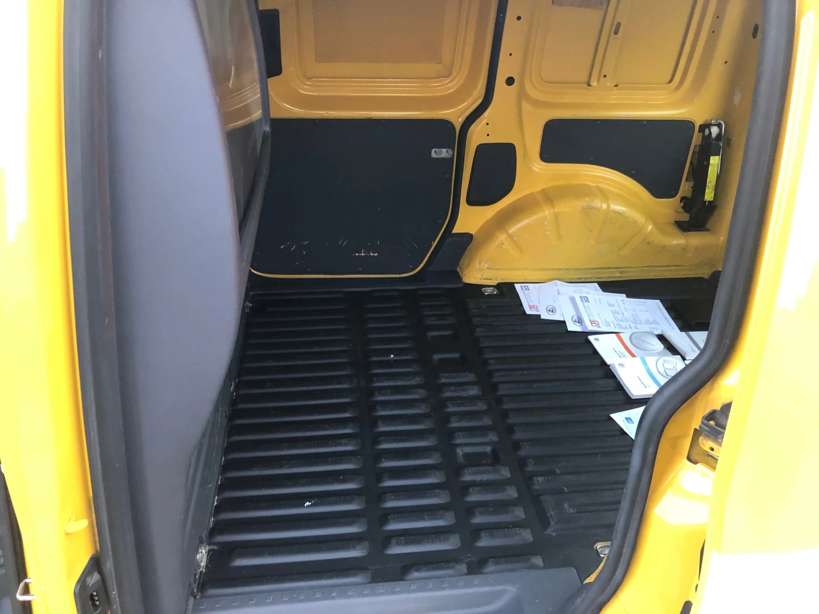VW Caddy 1.6 TDI* Пълна Сервизна История във VW* , снимка 14 - Автомобили и джипове - 55283490