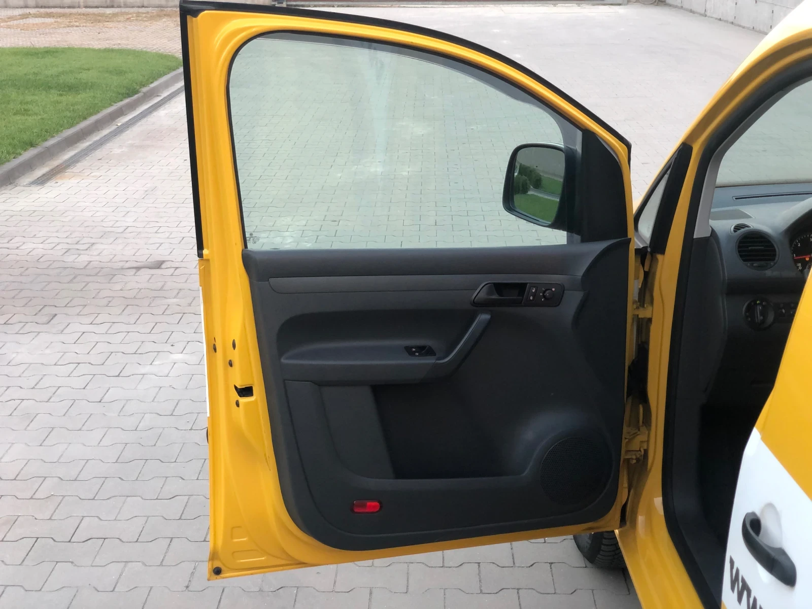 VW Caddy 1.6 TDI* Пълна Сервизна История във VW* , снимка 11 - Автомобили и джипове - 55283490