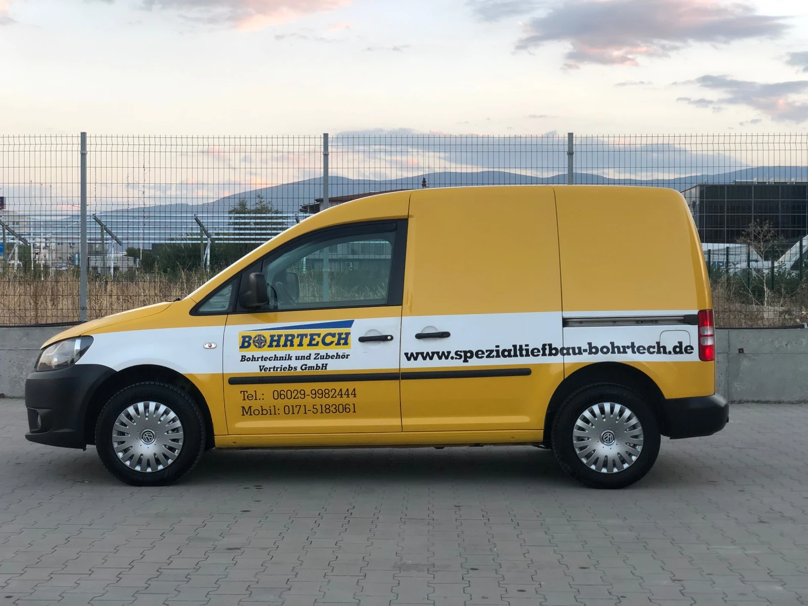 VW Caddy 1.6 TDI* Пълна Сервизна История във VW* , снимка 5 - Автомобили и джипове - 55283490