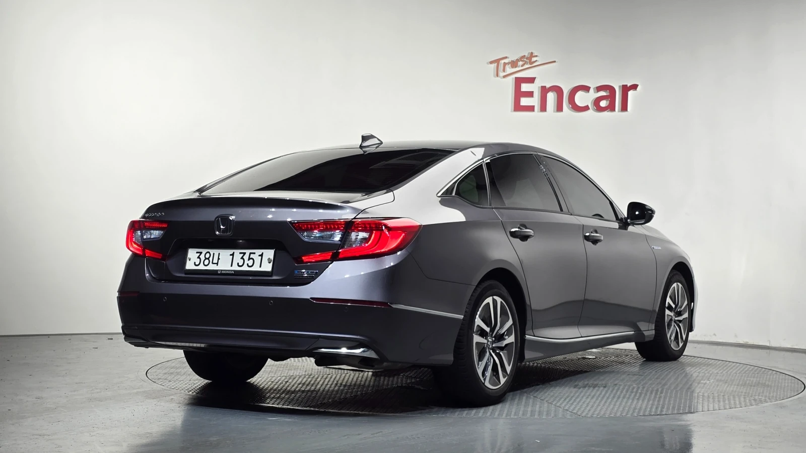 Honda Accord Hybrid Touring AWD, снимка 2 - Автомобили и джипове - 55477781