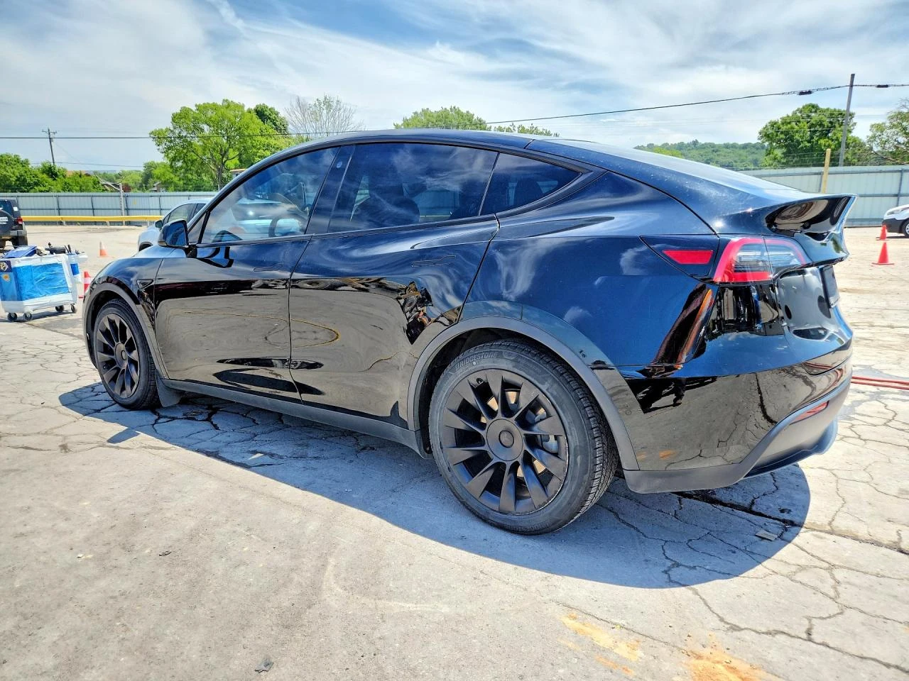 Tesla Model Y LONG RANGE* DUAL MOTOR* КОЖА* ПОДГРЕВ* ПАНО* КАМЕР, снимка 2 - Автомобили и джипове - 55513050