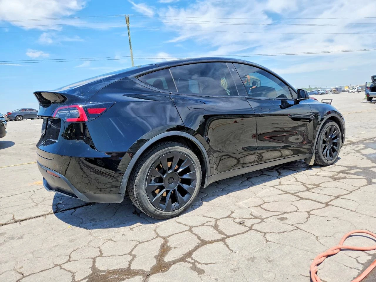 Tesla Model Y LONG RANGE* DUAL MOTOR* КОЖА* ПОДГРЕВ* ПАНО* КАМЕР, снимка 3 - Автомобили и джипове - 55513050