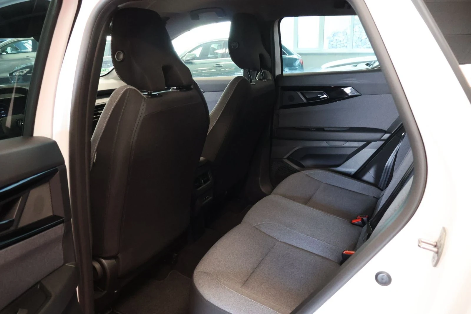 Renault Austral 1.3 TCe | EAT | Mhev | LED, снимка 14 - Автомобили и джипове - 55545951