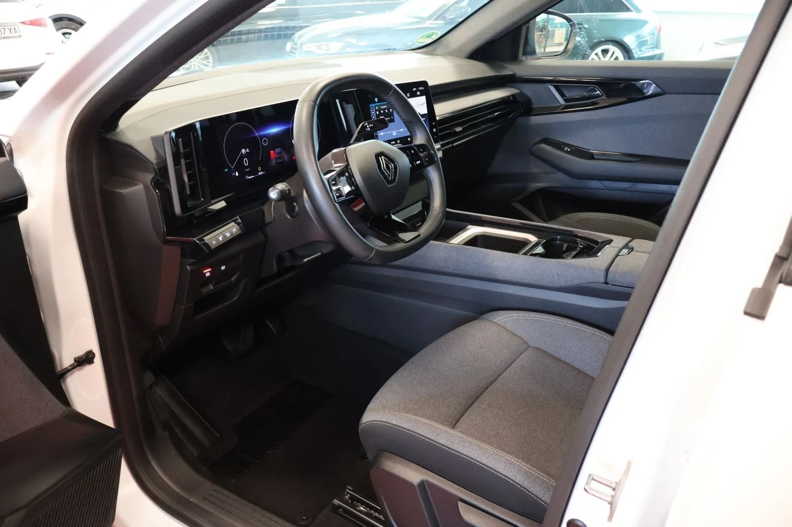Renault Austral 1.3 TCe | EAT | Mhev | LED, снимка 7 - Автомобили и джипове - 55545951