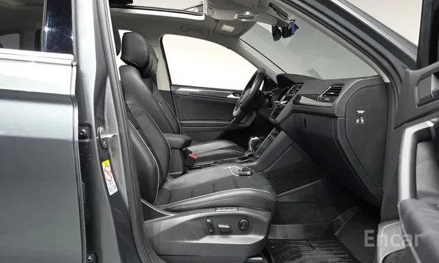 VW Tiguan PRESTIGE / 53K KM / 360/ HUD / PANO / ЛИЗИНГ, снимка 9 - Автомобили и джипове - 55696090