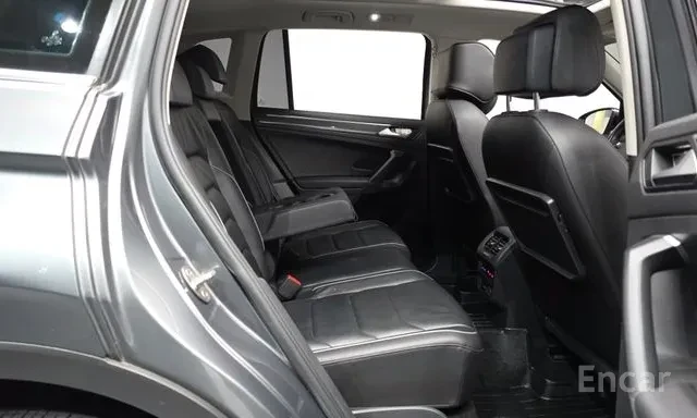 VW Tiguan PRESTIGE / 53K KM / 360/ HUD / PANO / ЛИЗИНГ, снимка 11 - Автомобили и джипове - 55696090