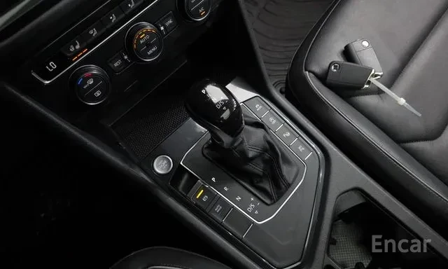 VW Tiguan PRESTIGE / 53K KM / 360/ HUD / PANO / ЛИЗИНГ, снимка 10 - Автомобили и джипове - 55696090