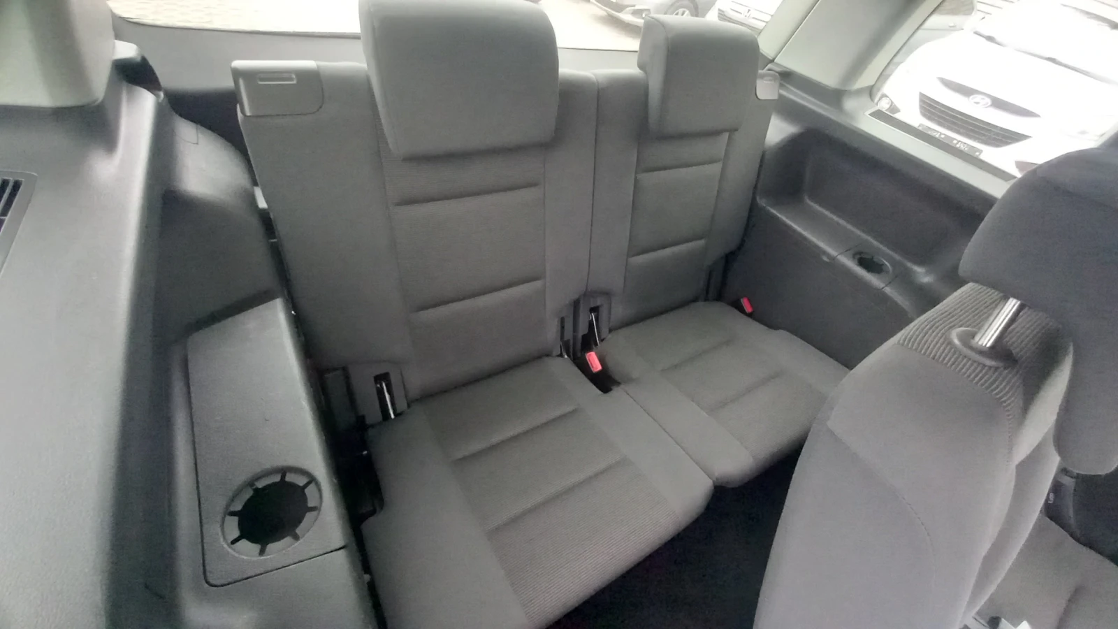 VW Touran 2.0i 7-МЕСТА ИЗКЛЮЧИТЕЛН СЕРВИ КНИЖК ОБСЛУЖН УНИКТ | Mobile.bg — изображение 15