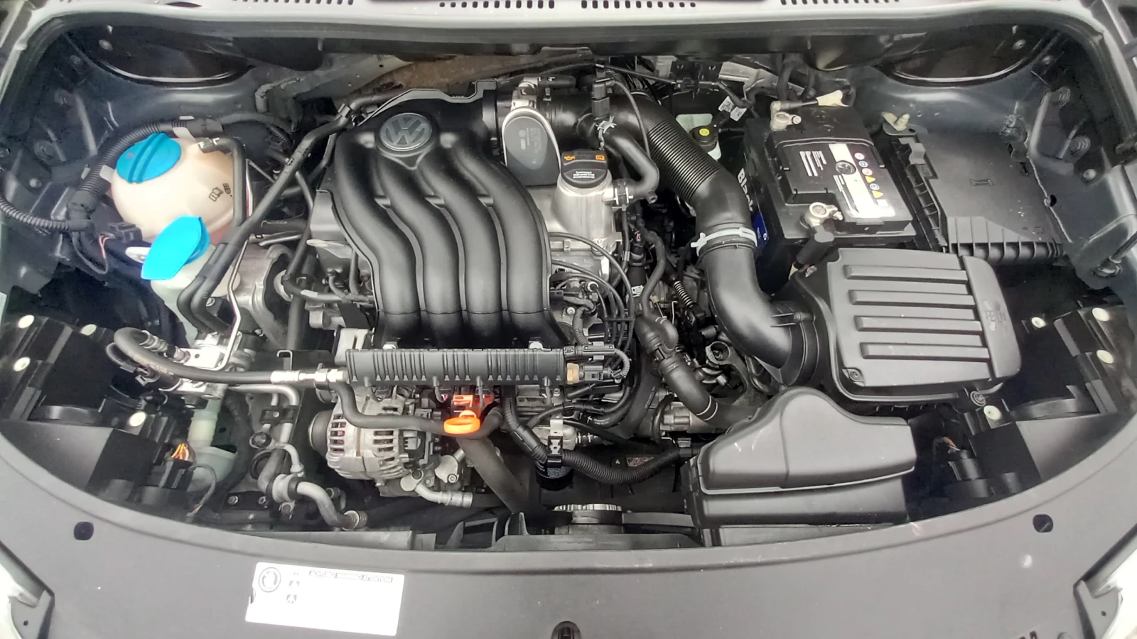 VW Touran 2.0i 7-МЕСТА ИЗКЛЮЧИТЕЛН СЕРВИ КНИЖК ОБСЛУЖН УНИКТ | Mobile.bg — изображение 16