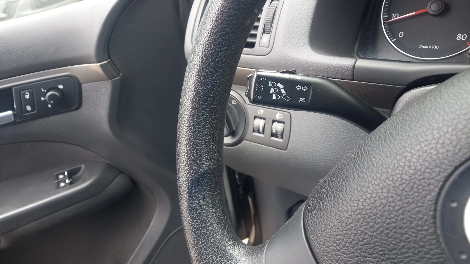 VW Touran 2.0i 7-МЕСТА ИЗКЛЮЧИТЕЛН СЕРВИ КНИЖК ОБСЛУЖН УНИКТ | Mobile.bg — изображение 13