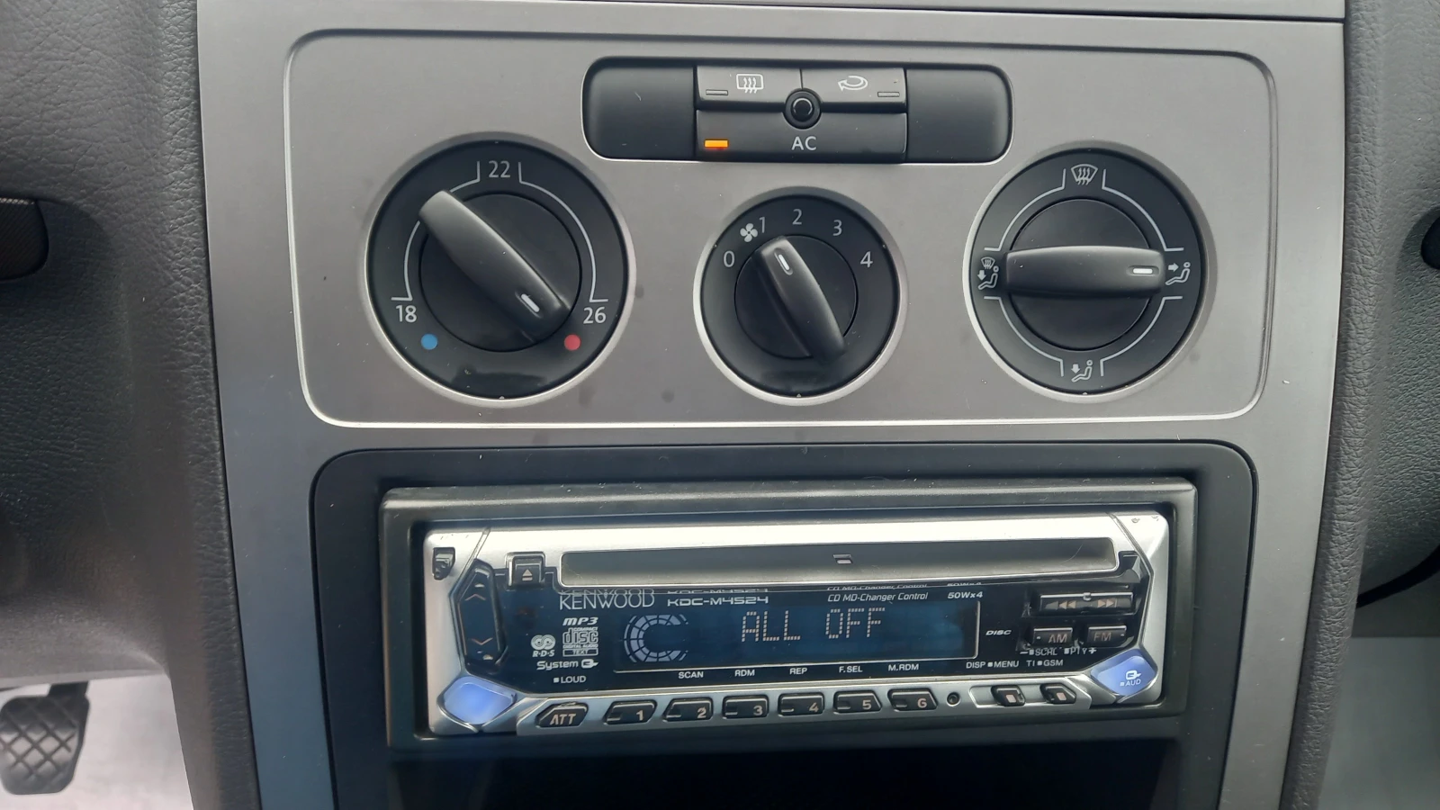 VW Touran 2.0i 7-МЕСТА ИЗКЛЮЧИТЕЛН СЕРВИ КНИЖК ОБСЛУЖН УНИКТ | Mobile.bg — изображение 12