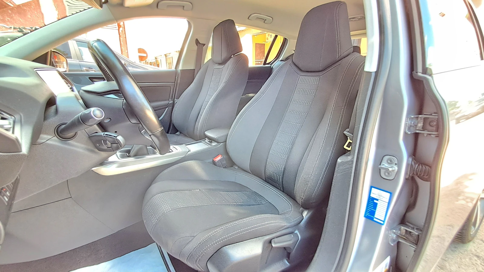 Peugeot 308 FULL РЕАЛ КМ ИЗКЛЮЧИТЕЛО СЕРВИ КНИЖ УНИКТ LED НАВИ, снимка 8 - Автомобили и джипове - 16524219