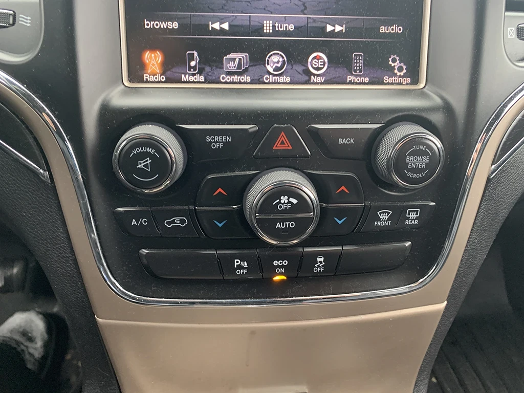 Jeep Grand cherokee overLAND* КОЖА* ПОДГРЕВ* КАМЕРА* НАВИ* , снимка 17 - Автомобили и джипове - 54059343