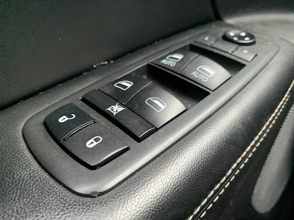 Jeep Grand cherokee overLAND* КОЖА* ПОДГРЕВ* КАМЕРА* НАВИ* , снимка 9 - Автомобили и джипове - 54059343