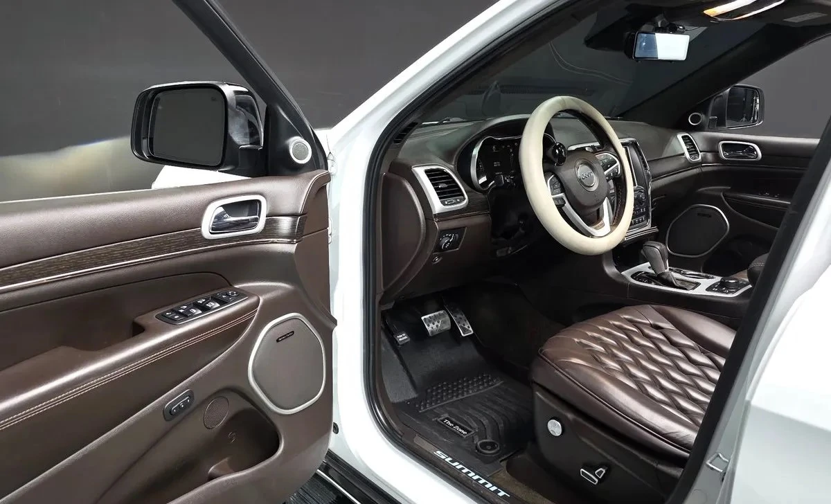 Jeep Grand cherokee 3.0 Diesel Summit, снимка 10 - Автомобили и джипове - 54931663