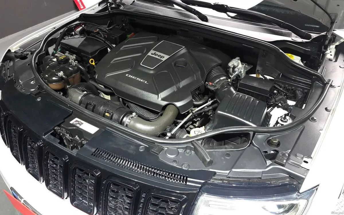 Jeep Grand cherokee 3.0 Diesel Summit, снимка 5 - Автомобили и джипове - 54931663