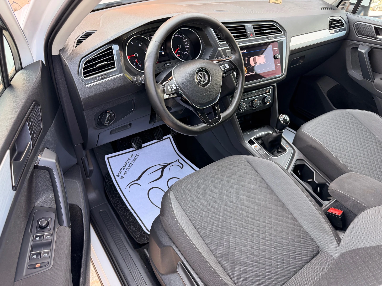 VW Tiguan 2.0TDI* R-LINE* FACE* 6sk* КАТО НОВА* ЛИЗИНГ, снимка 16 - Автомобили и джипове - 55897257