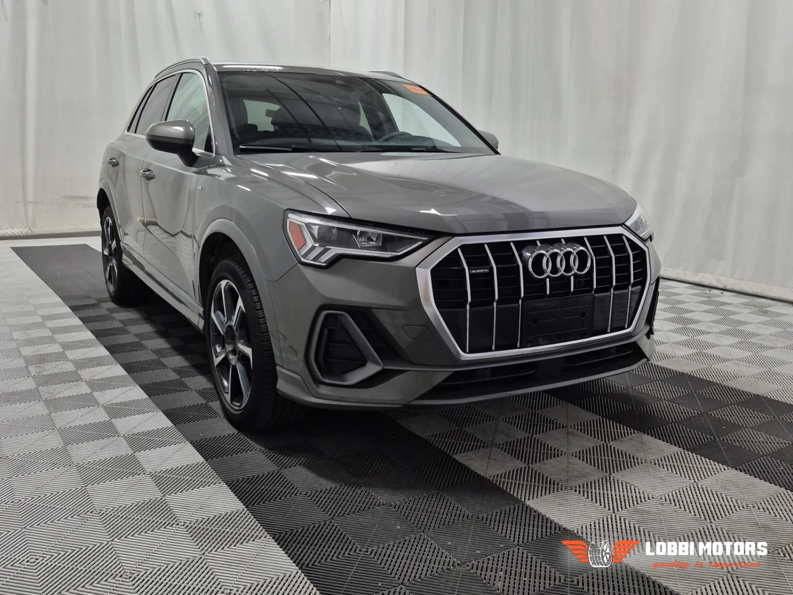 Audi Q3, снимка 2 - Автомобили и джипове - 55928881