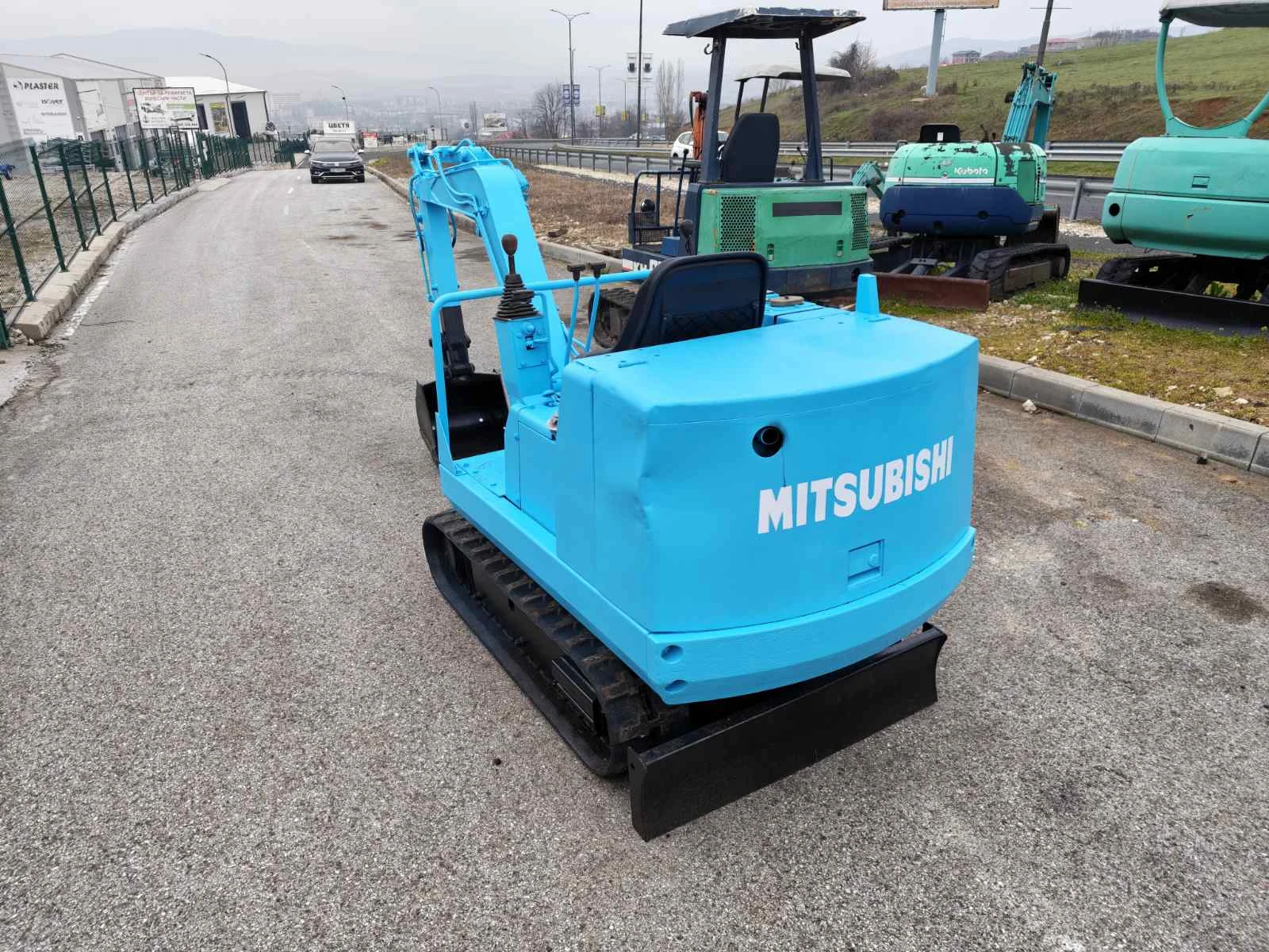 Багер Mitsubishi 1, 5 тон  Джойстици, снимка 9 - Индустриална техника - 53993064