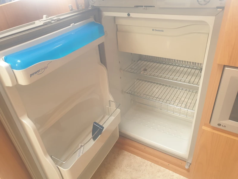 Каравана Fendt 510, снимка 14 - Каравани и кемпери - 52494398