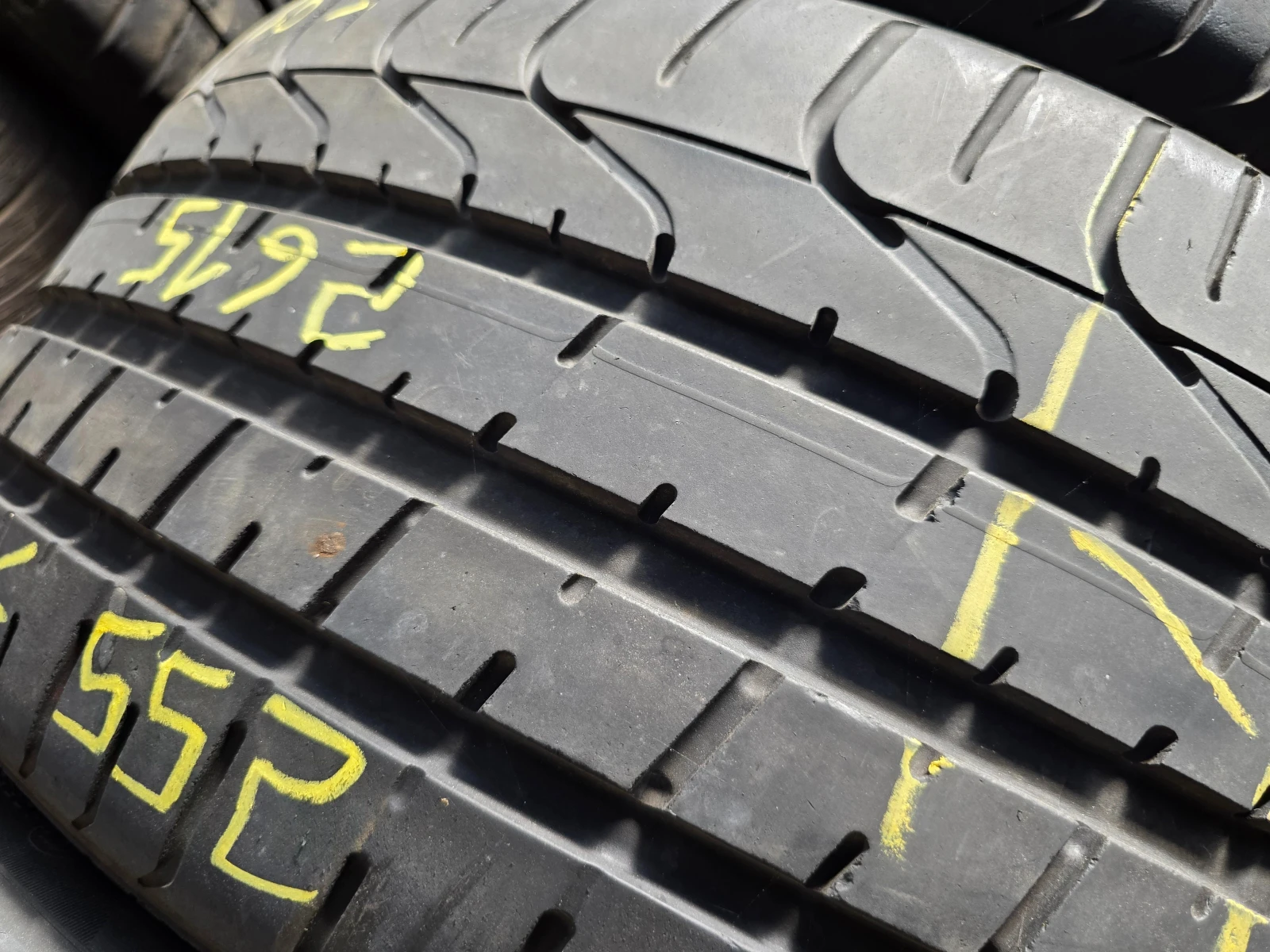 Гуми Летни 255/35R20, снимка 2 - Гуми и джанти - 55479011