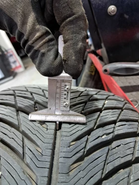      235/45R20