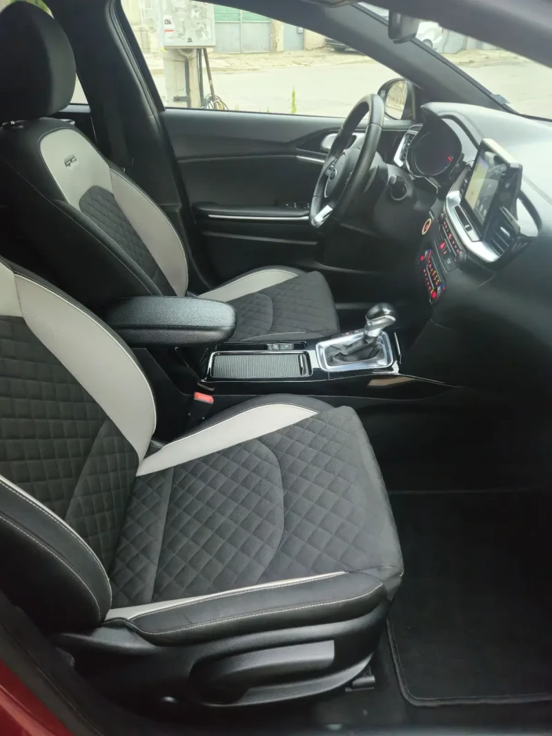 Kia Pro ceed 1.6 CRDI GT, снимка 13 - Автомобили и джипове - 52231496