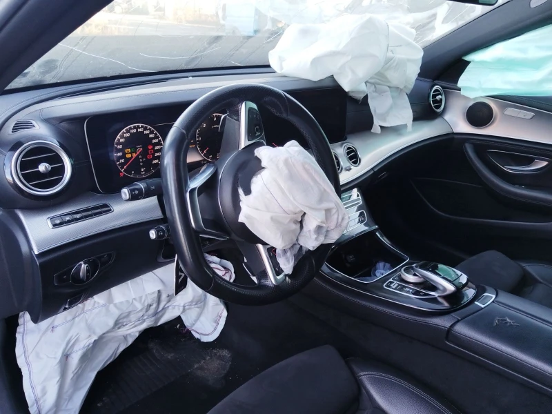 Mercedes-Benz E 220 AMG pack 654 4matic, снимка 5 - Автомобили и джипове - 52403719