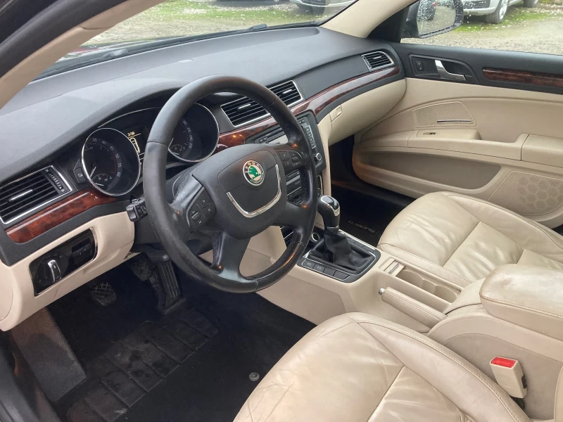 Skoda Superb 2.0 TDI, снимка 9 - Автомобили и джипове - 52583444