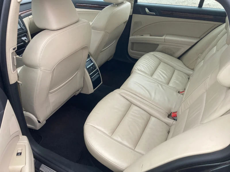 Skoda Superb 2.0 TDI, снимка 10 - Автомобили и джипове - 52583444