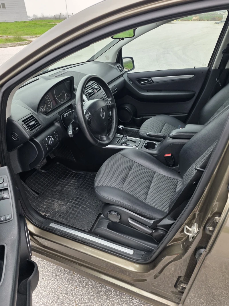 Mercedes-Benz A 180 CDI* Facelift* Automat, снимка 10 - Автомобили и джипове - 52652682