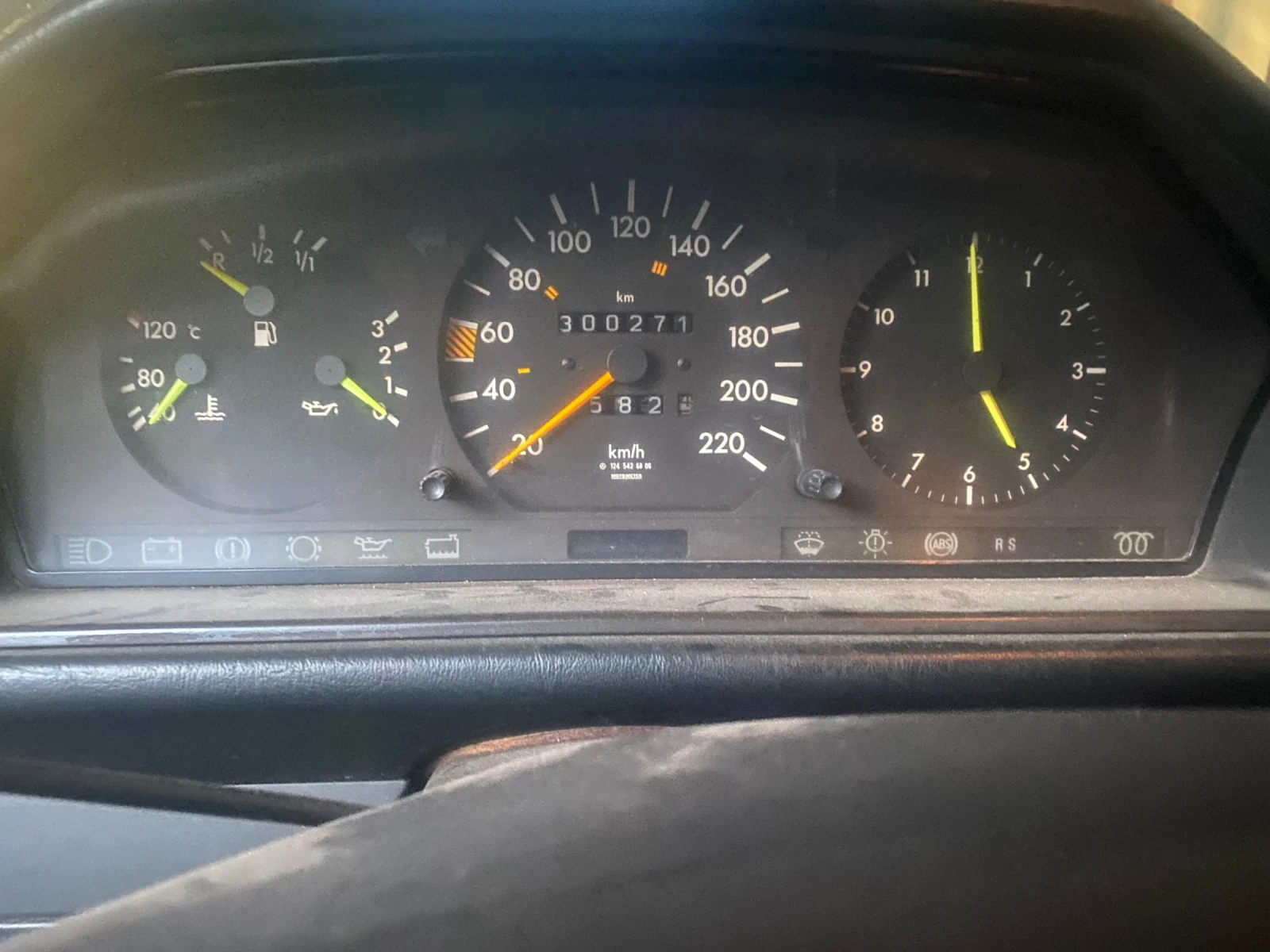 Mercedes-Benz E 300 3000 auto  - изображение 8