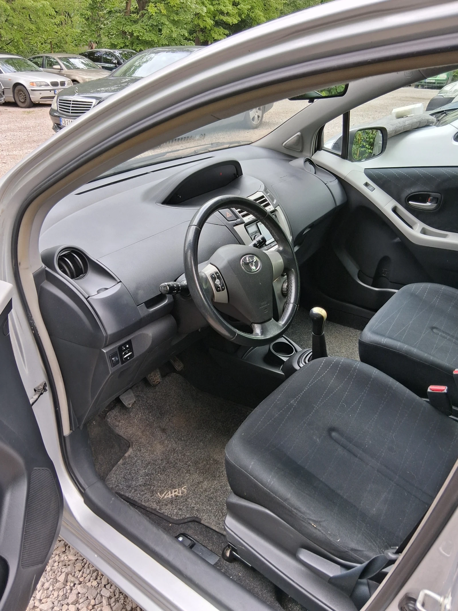 Toyota Yaris 1.3, снимка 6 - Автомобили и джипове - 54485418