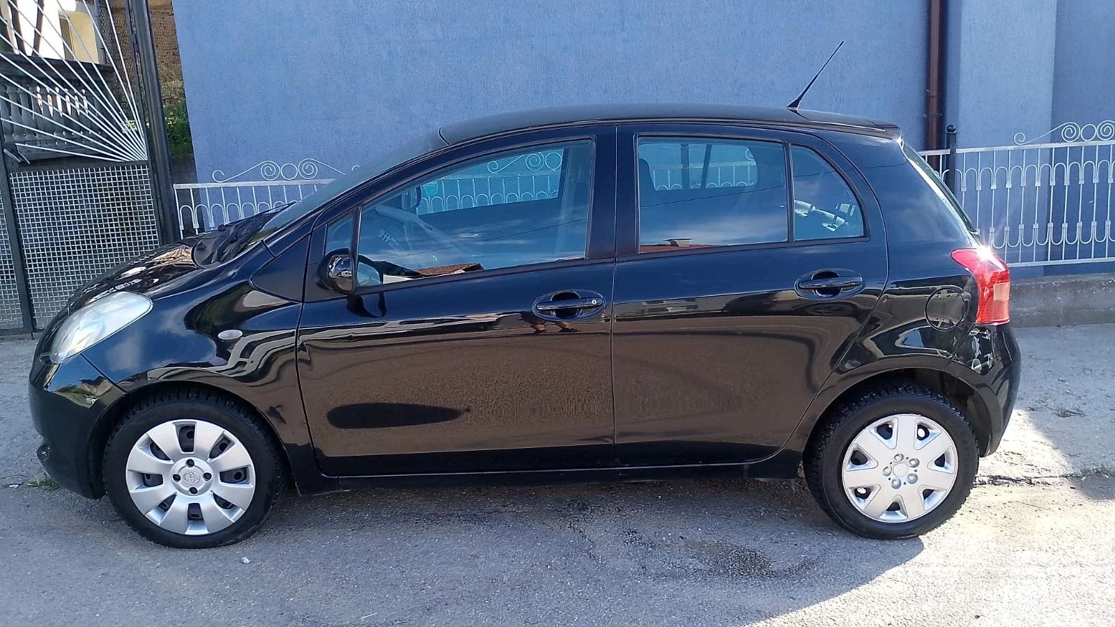 Toyota Yaris, снимка 15 - Автомобили и джипове - 54722925