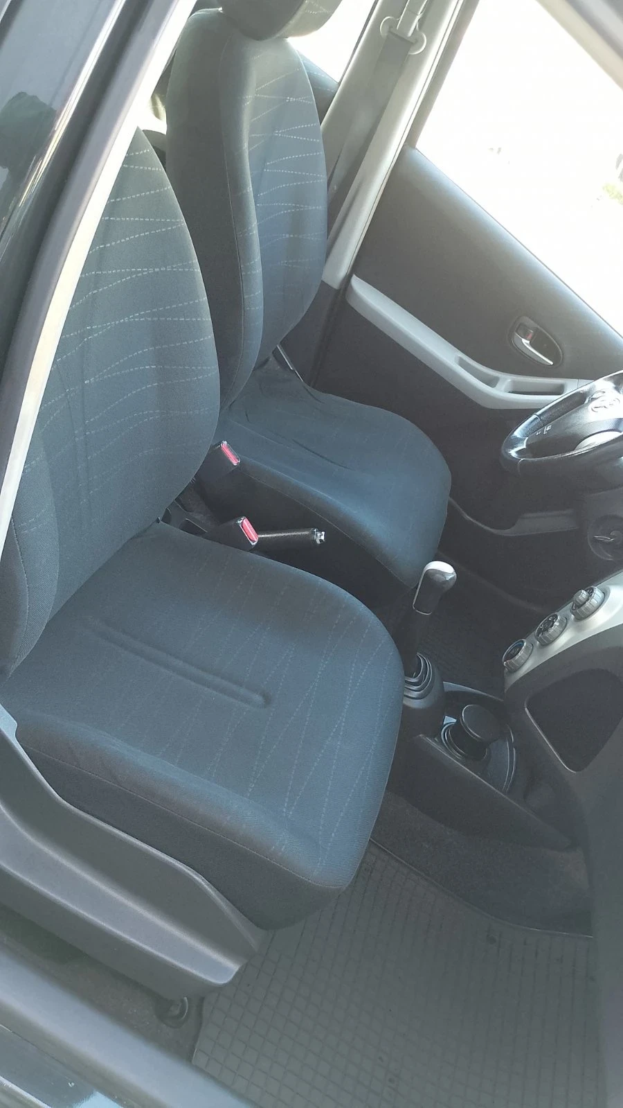 Toyota Yaris, снимка 7 - Автомобили и джипове - 54722925