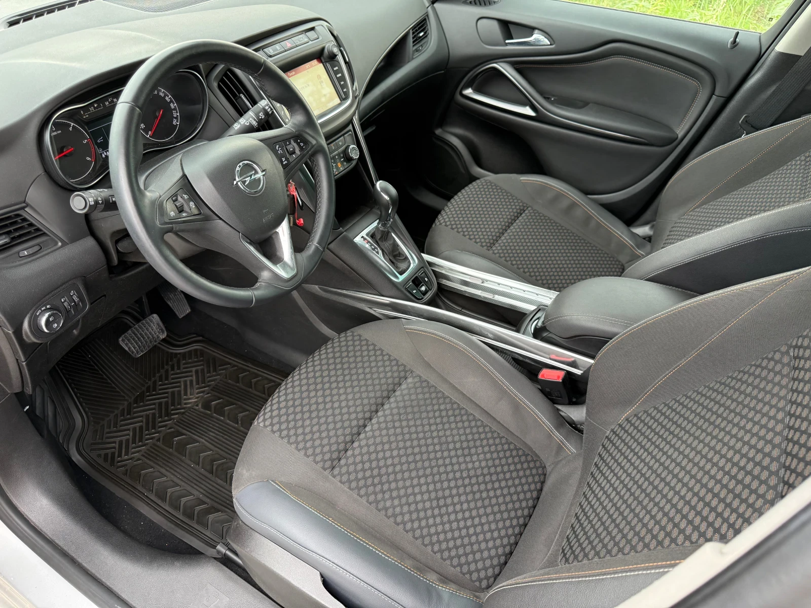 Opel Zafira Tourer 2.0 CDTi / COSMO / 6+ 1 / AVTOMAT / CAMERA, снимка 9 - Автомобили и джипове - 55063698