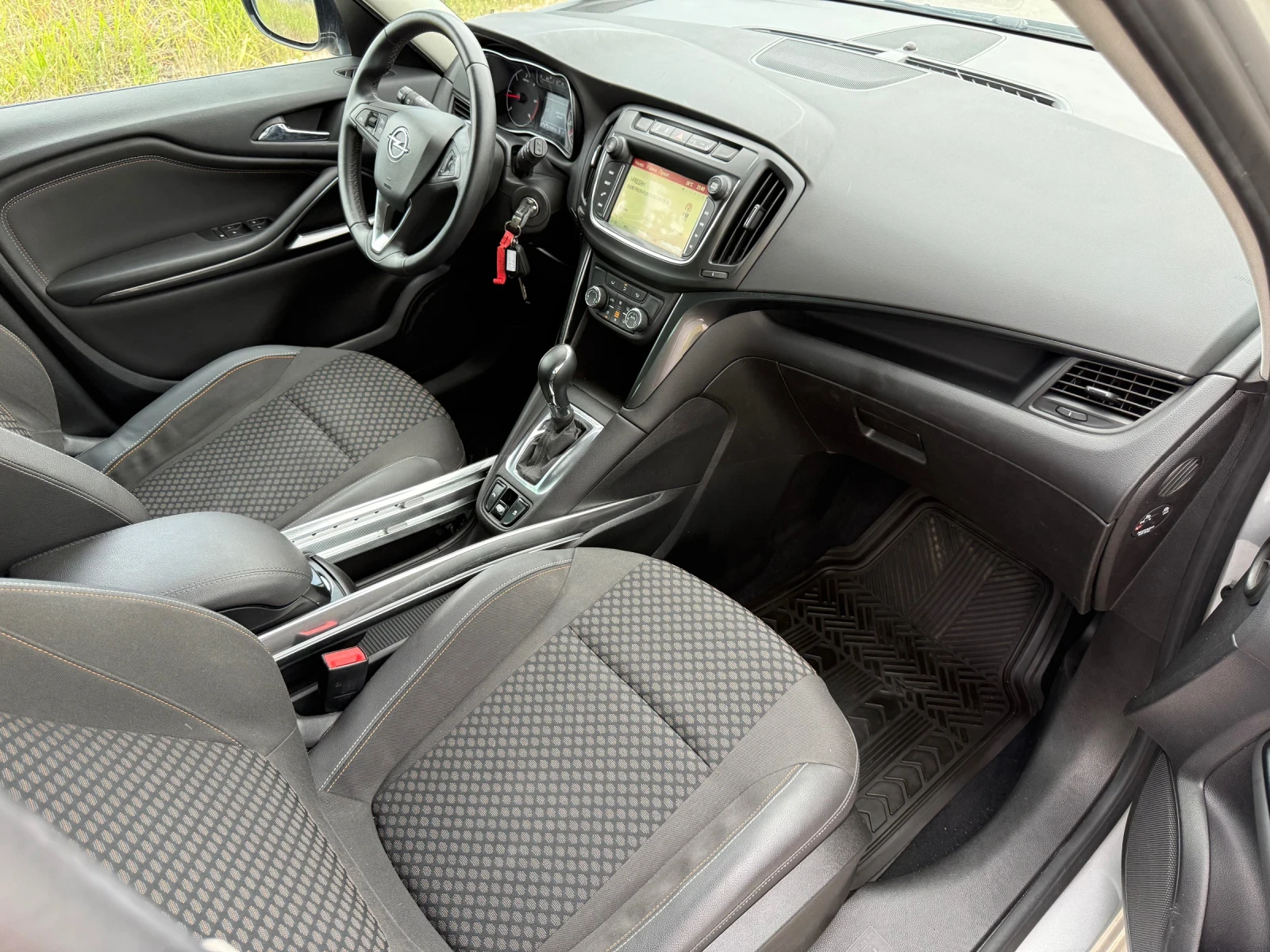 Opel Zafira Tourer 2.0 CDTi / COSMO / 6+ 1 / AVTOMAT / CAMERA, снимка 10 - Автомобили и джипове - 55063698