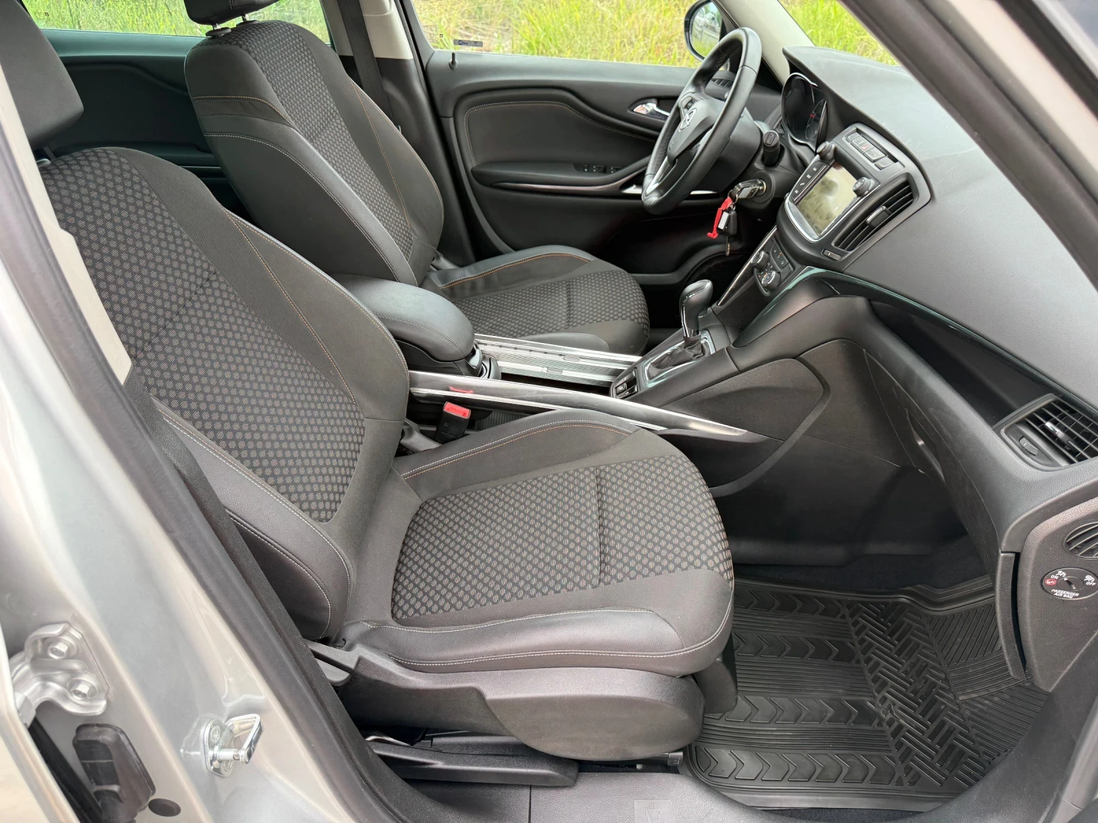 Opel Zafira Tourer 2.0 CDTi / COSMO / 6+ 1 / AVTOMAT / CAMERA, снимка 11 - Автомобили и джипове - 55063698