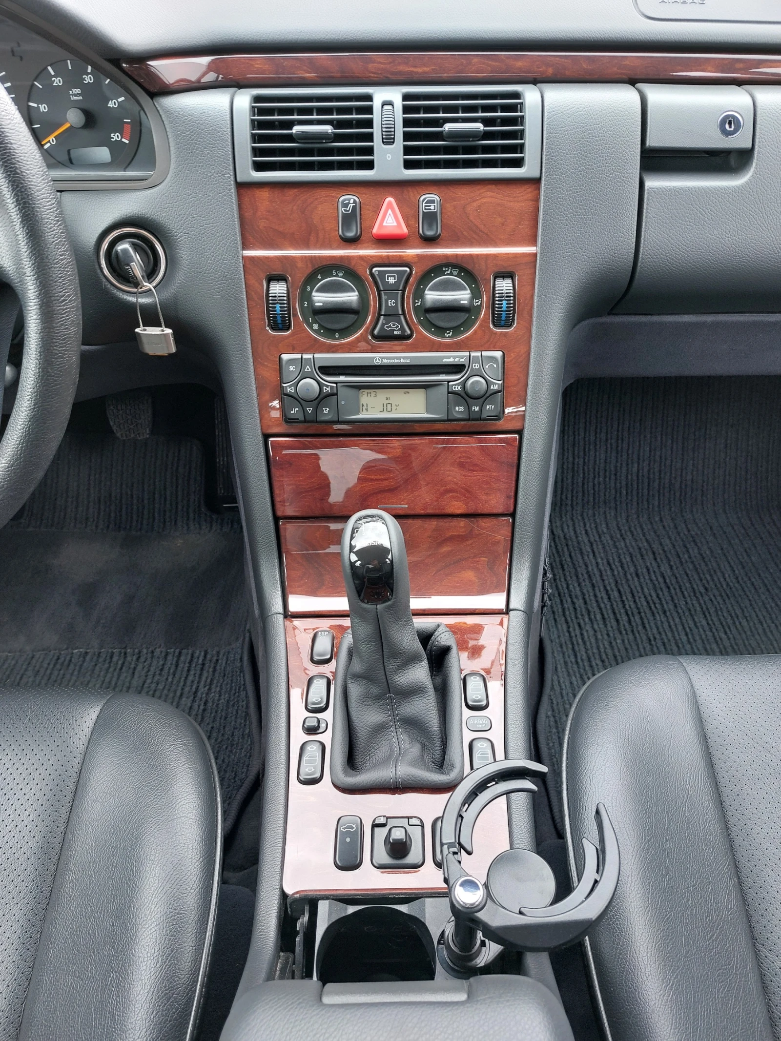 Mercedes-Benz E 200 CDI Facelift, снимка 11 - Автомобили и джипове - 55253873