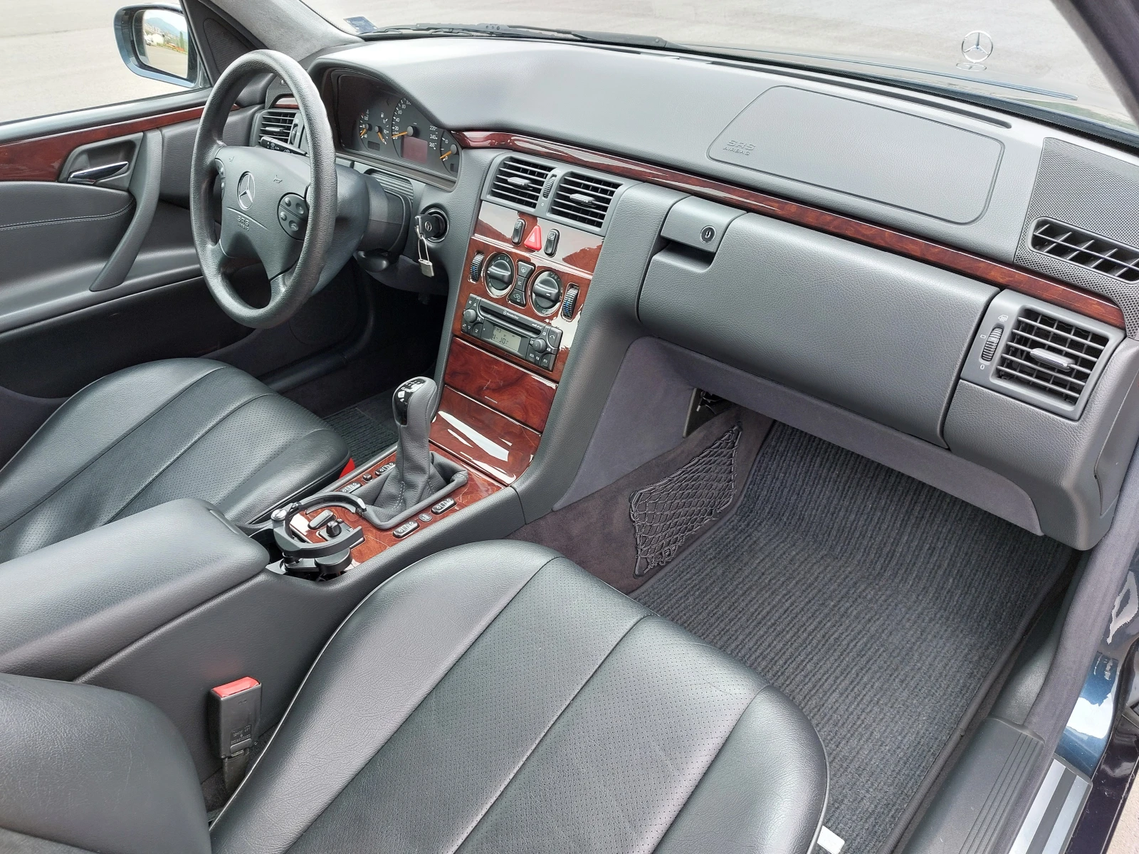 Mercedes-Benz E 200 CDI Facelift, снимка 10 - Автомобили и джипове - 55253873